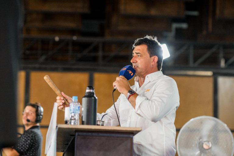 Remate televisado de la pampa húmeda desde la Sociedad Rural de Río Cuarto